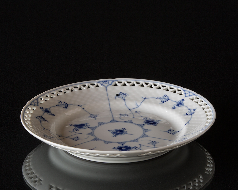 Blåmalet flad tallerken 21 cm, med blondekant, Bing & Grøndahl