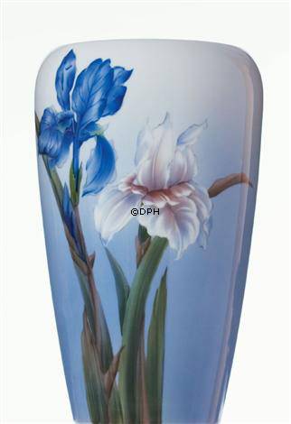 Vase med blå iris, Royal Copenhagen nr. 750