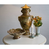 Chinese table lamp with ladies