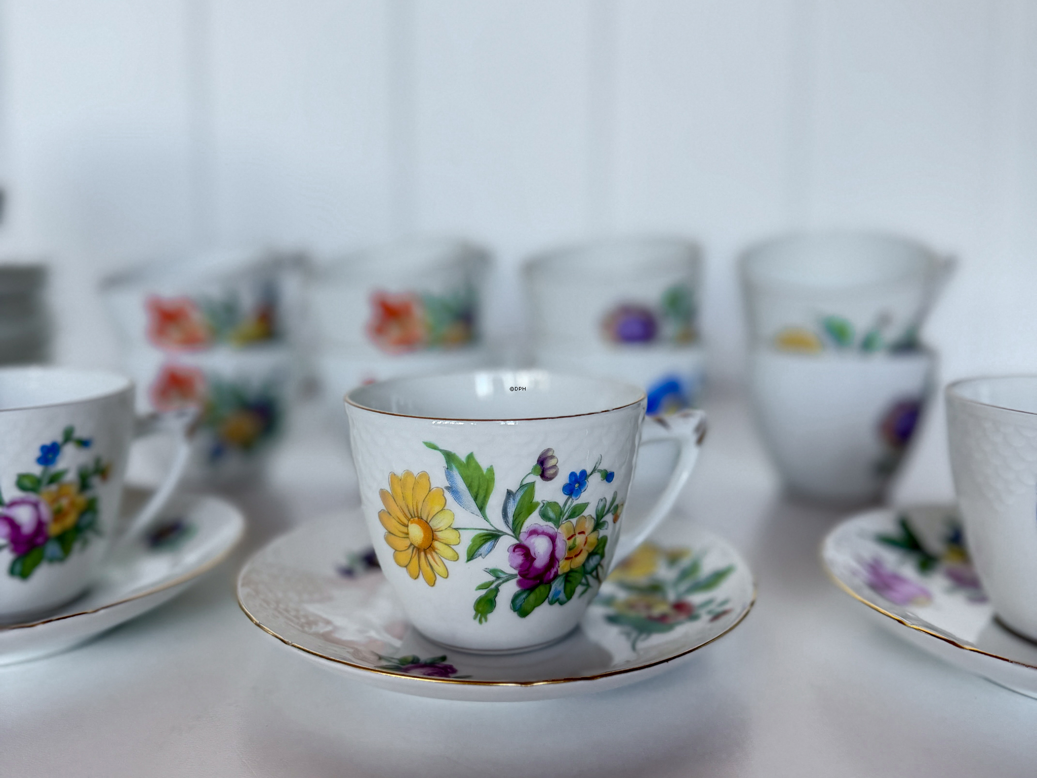 Saksisk blomst,(forskellige blomster) kaffe kop, indhold 12,5 cl., Bing & Grøndahl nr. 102, 305 eller 071