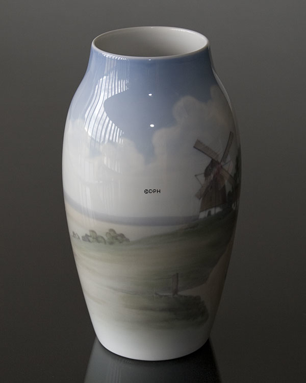 Vase med Mølle, Royal Copenhagen nr. 8695-243 eller 740