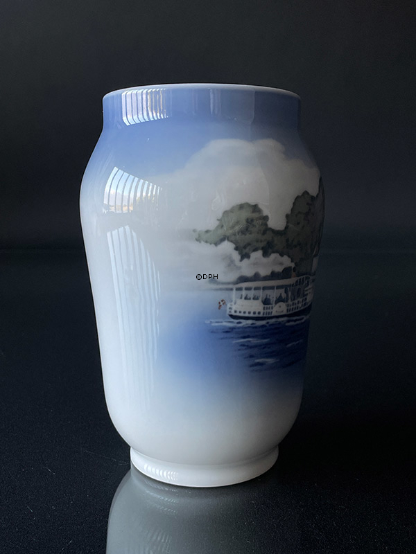 Vase med Silkeborg Rådhus ved silkeborg søerne, Royal Copenhagen nr. 399