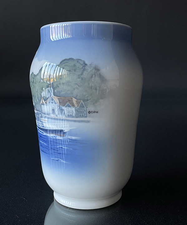 Vase med Silkeborg Rådhus ved silkeborg søerne, Royal Copenhagen nr. 399