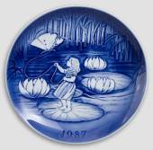 1987 Desiree Svend Jensen Christmas plate, cake plate