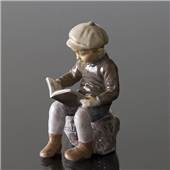 Title :Boy, sitting reading, figurine Dahl Jensen
Producer : Dahl Jensen
Item no.: DJ1096 - Alt. Item no.: DJ10960
Height: 15 cm
