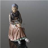 Titel: Frau sitzt im Nationaltracht, Figur Dahl Jensen 1110