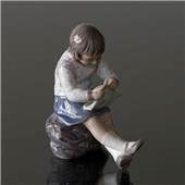 Title :Girl, knitting, Dahl Jensen figurine
Producer : Dahl Jensen
Item no.: DJ1197
Height: 14 cm

