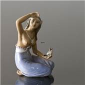 Title :Girl from Hawaii, sitting with bird, Dahl Jensen figurine
Producer : Dahl Jensen
Item no.: DJ1268
Height: 17 cm
