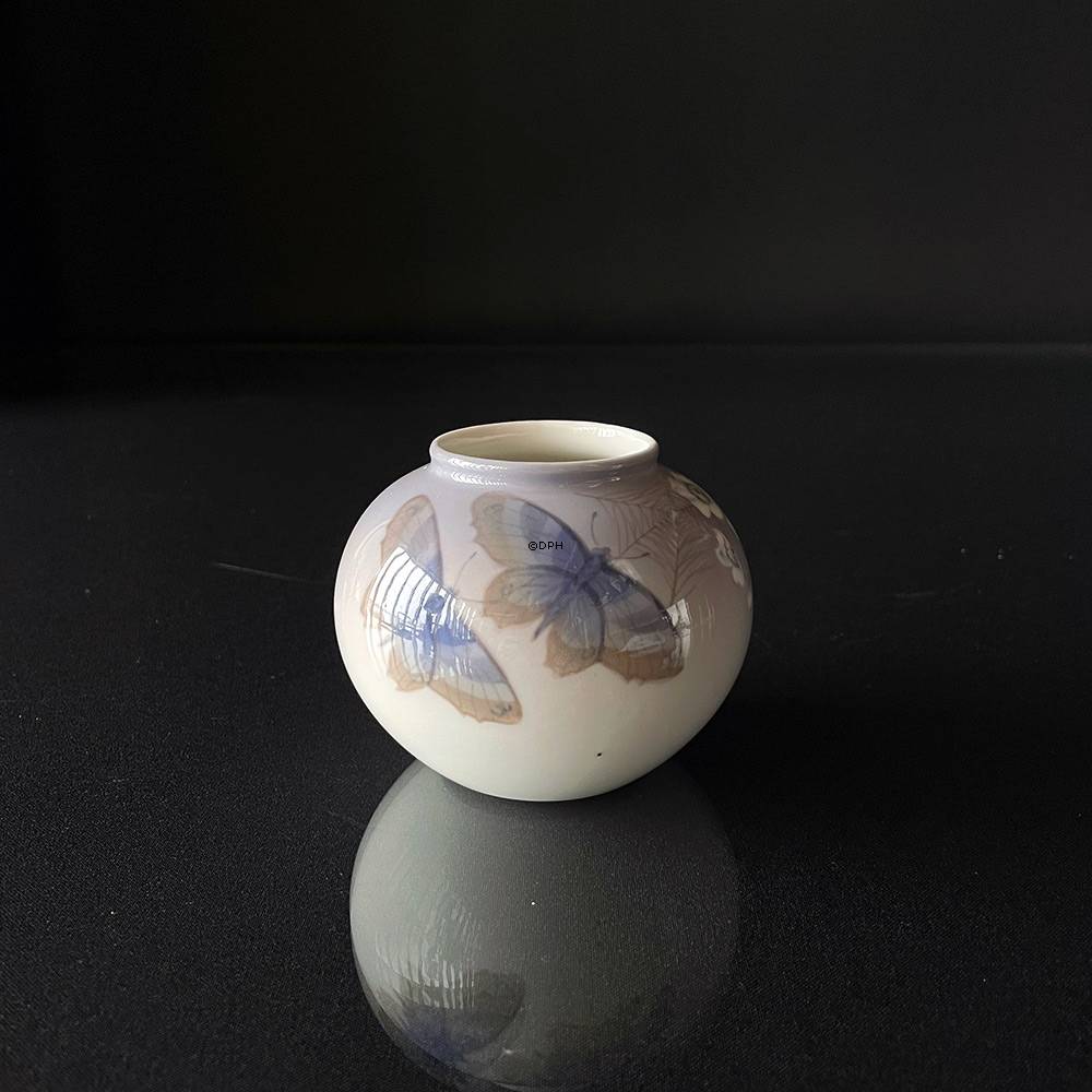 Vase med Sommerfugl, Royal Copenhagen nr. 814-2390 eller 758