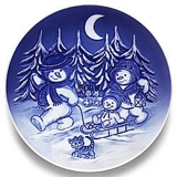 2005 Royal Copenhagen Plate, Winter Series, The snowmen at an outing in the woods by moonlight, 2005