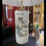 Gammel Kinesisk lampe (semi antik) dekoreret med landskab