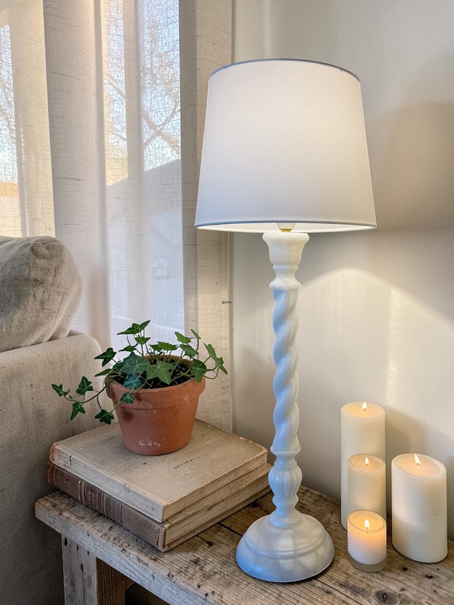 Rund cylinderformet lampeskærm 22 cm i højden, hvid chintz stof