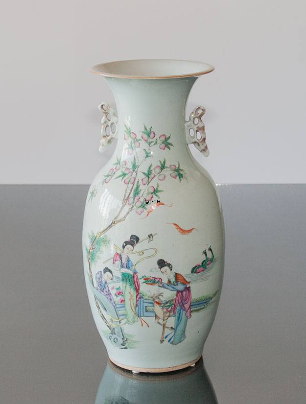 Rund kinesisk semiantik vase