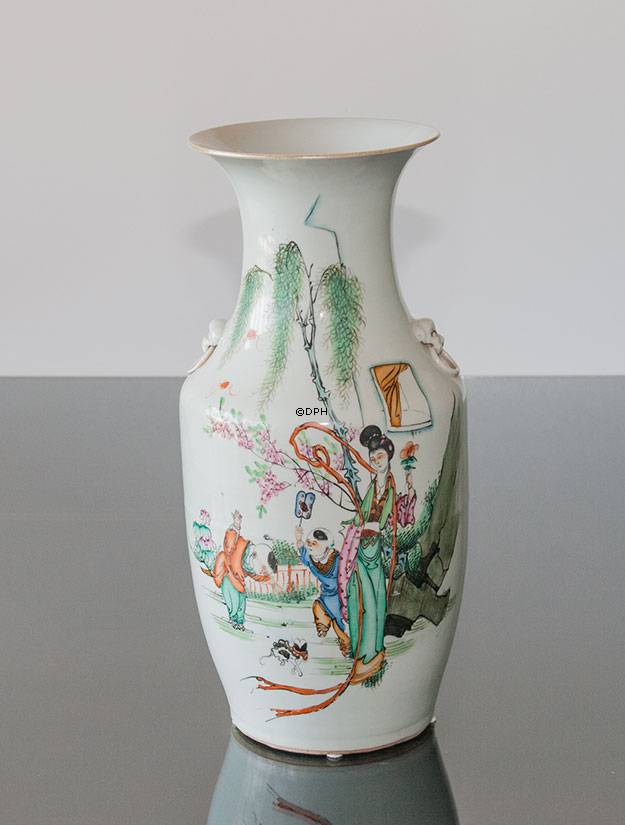 Rund kinesisk semiantik vase