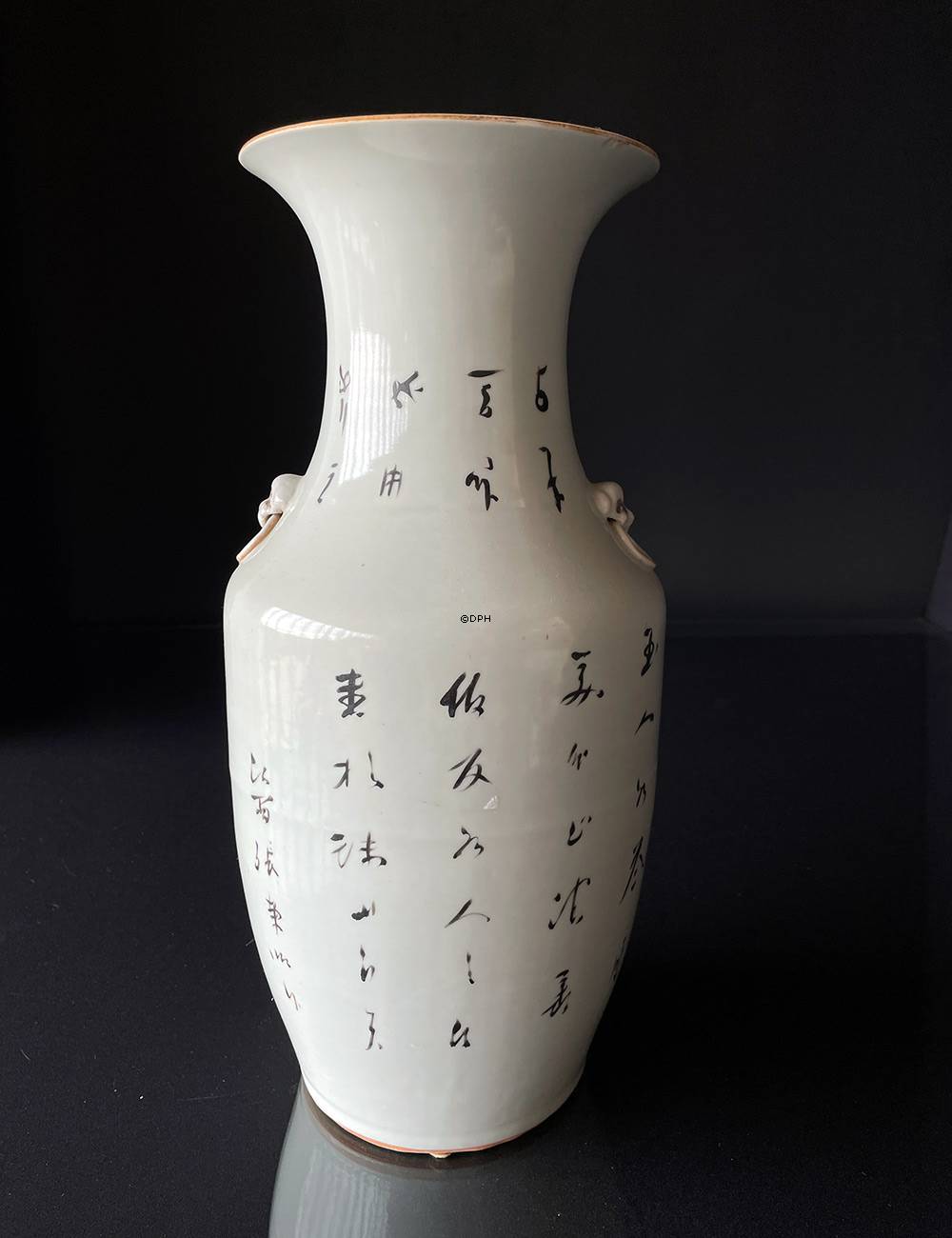 Rund kinesisk semiantik vase