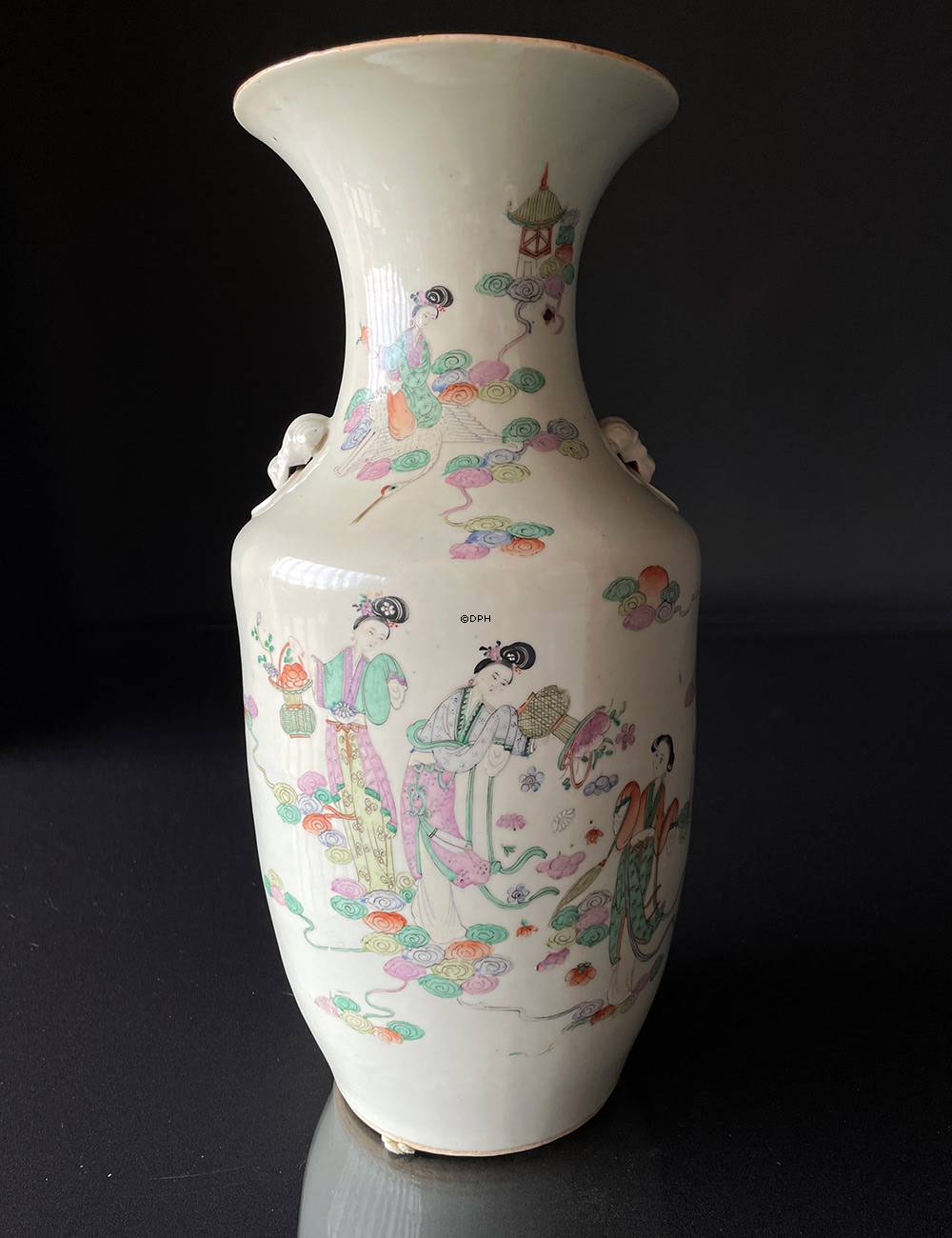 Rund kinesisk semiantik vase