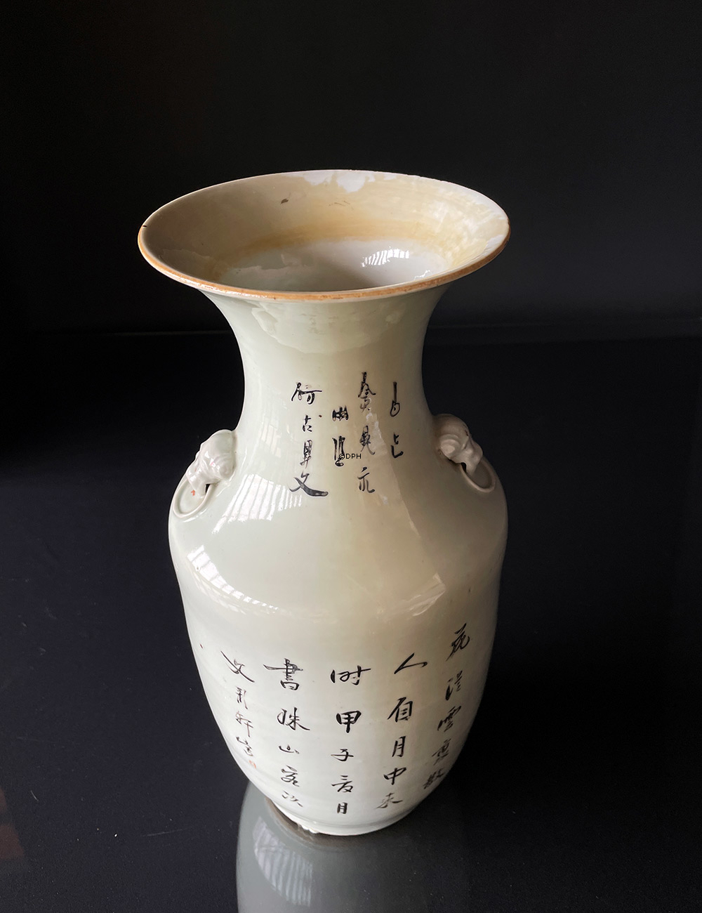 Rund kinesisk semiantik vase