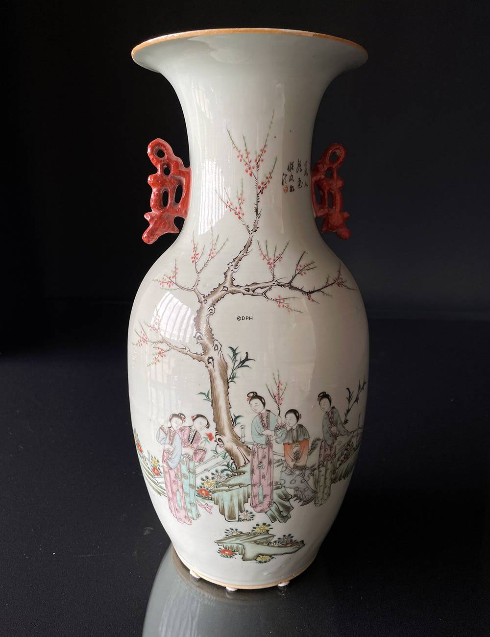 Rund kinesisk semiantik vase