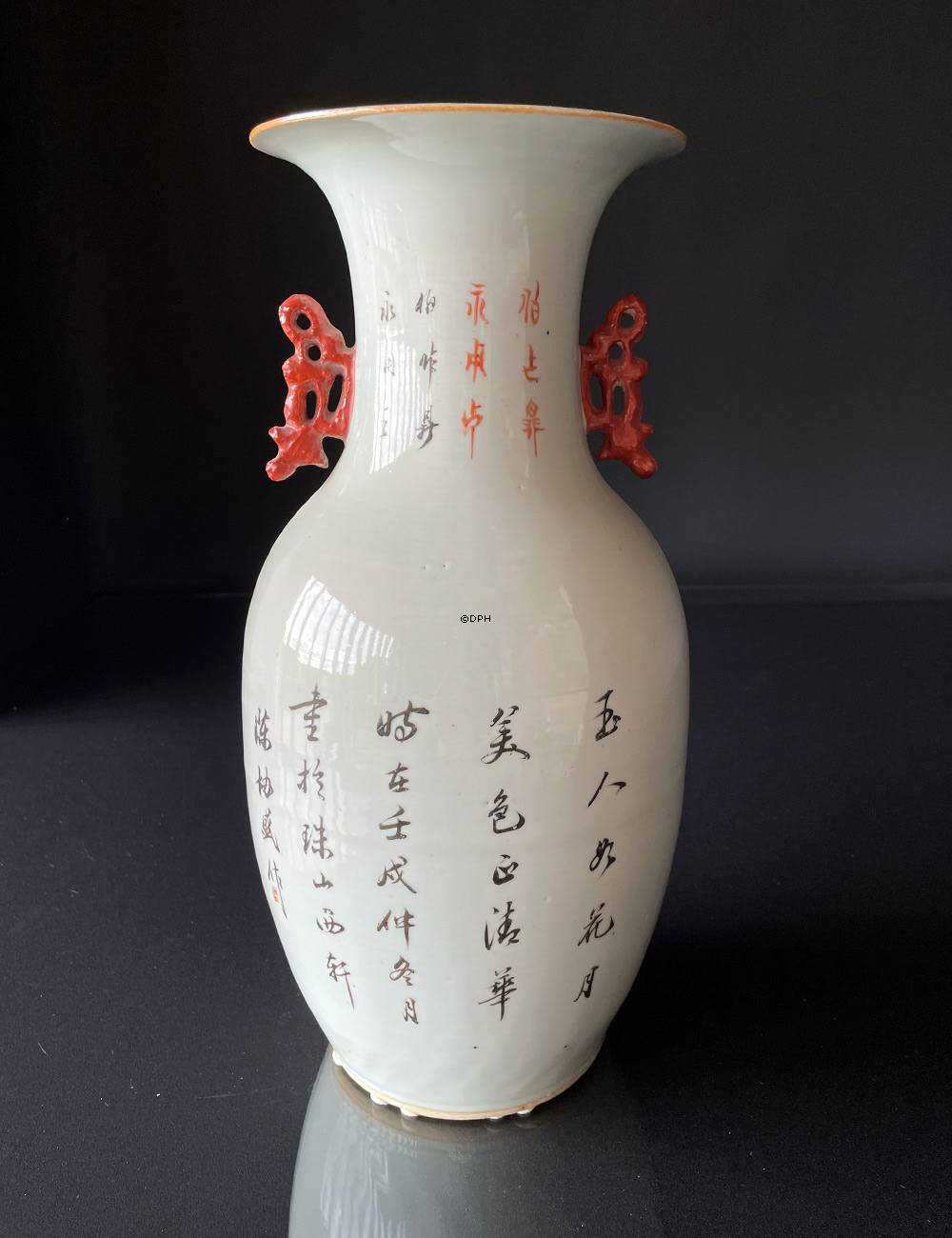 Rund kinesisk semiantik vase