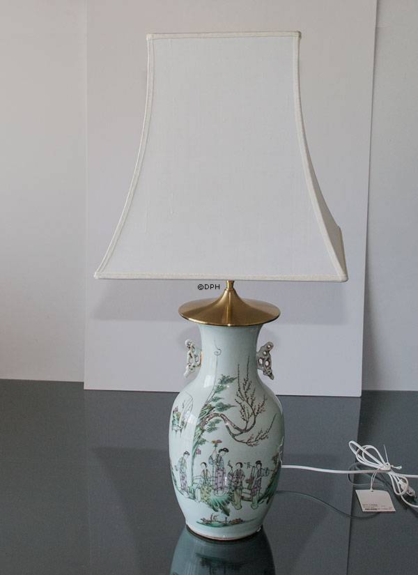 Firkantet lampeskærm 38 cm i højden, hvid silke (Vedr. 2. sortering - se beskrivelse)