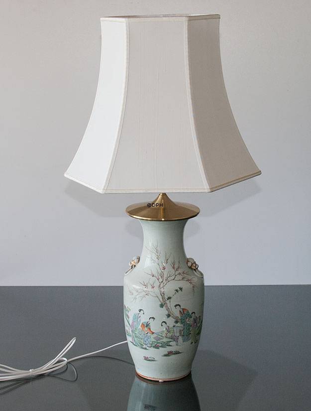 Kinesisk semiantik bordlampe