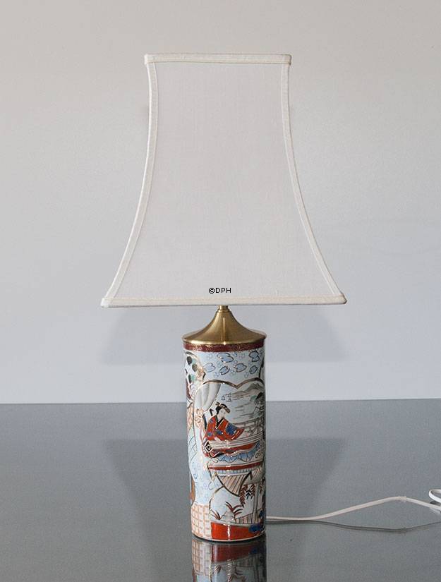 Firkantet lampeskærm 29 cm i højden, hvid silke (Vedr. 2. sortering - se beskrivelse)