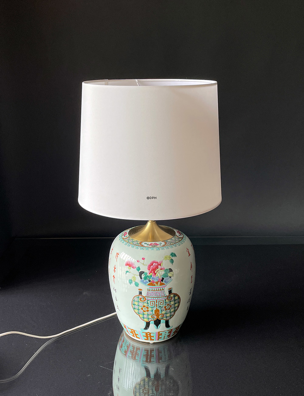 Rund cylinderformet lampeskærm 26 cm i højden i hvid chintz