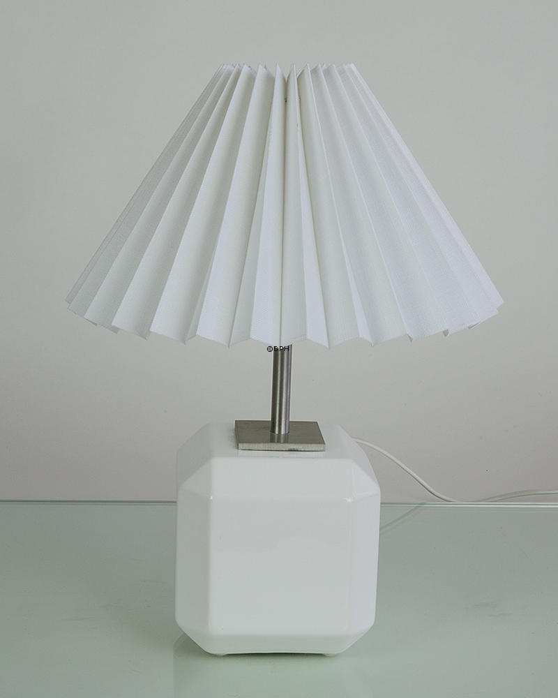 Rustfrit stål rør på plade - kan bruges til fx. lampemontering højde 10 cm