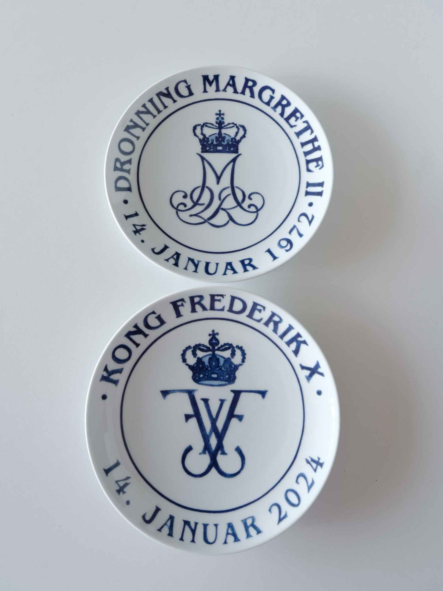 Royal Copenhagen Kroningsplatter, sæt, udgivet i anledning af tronskiftet i 2024