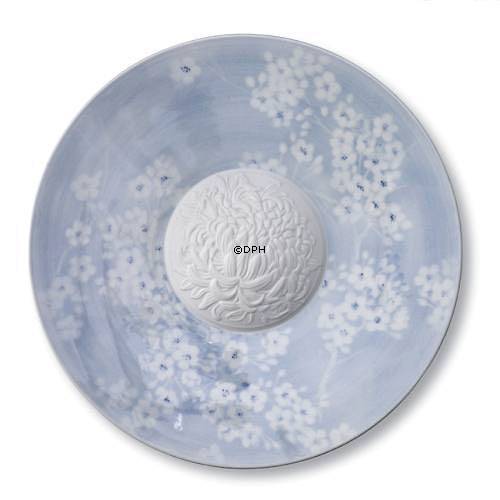 The Art of Giving Flowers, fad med chrysantemum i bisquit og kirsebærblomster, Royal Copenhagen