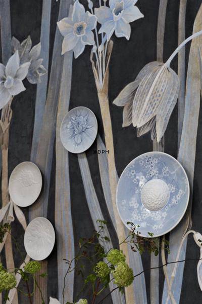 The Art of Giving Flowers, fad med chrysantemum i bisquit og kirsebærblomster, Royal Copenhagen