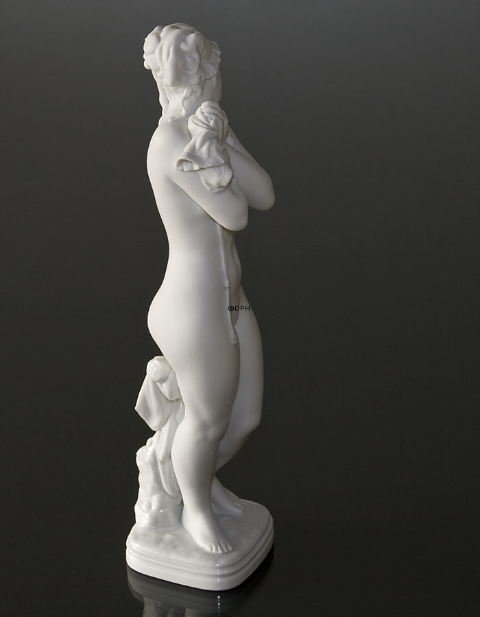 Badende pige, Royal Copenhagen Whites figur nr. 134
