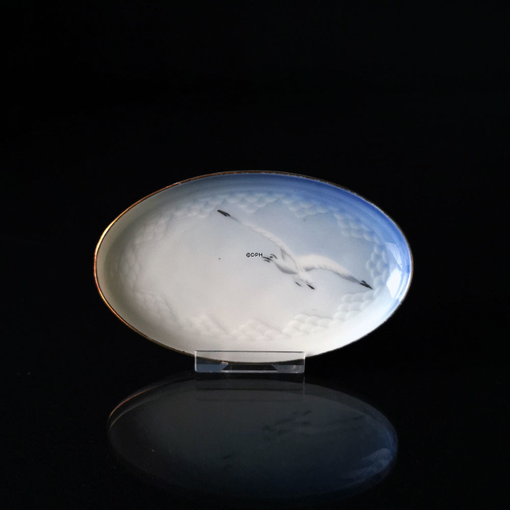 Mågestel med guld, lille oval asiet, 12cm, Bing & Grøndahl nr. 232