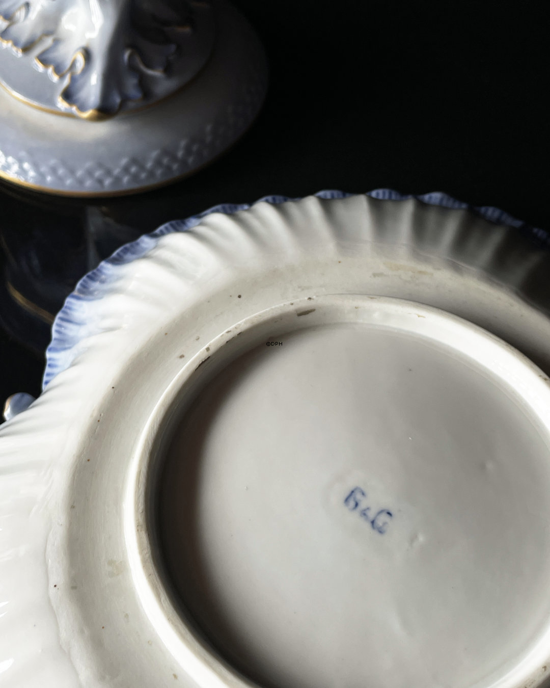 Sjælden Bing & Grøndahl Mågestel opsats med delfinfod og løs muslingeskål (fra omkring 1900)