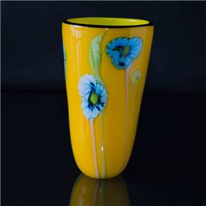 Stor gulvvase - gul med blomster - mundblæst glas 