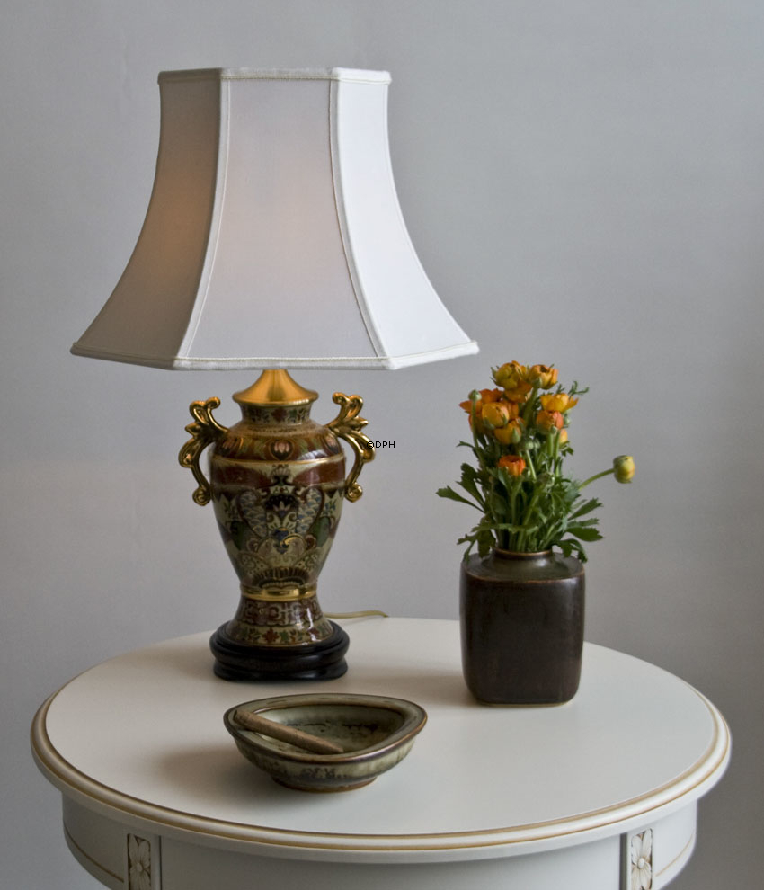 Kinesisk bordlampe med guldøre