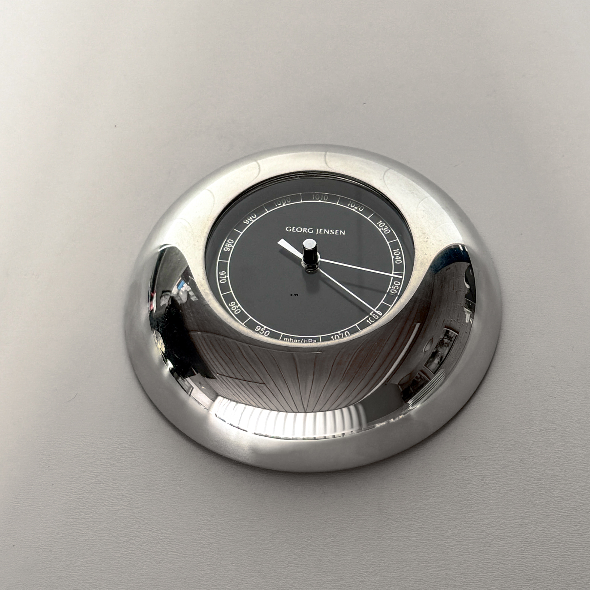 Georg Jensens "Luna" barometer 14 cm tin m/sort skive