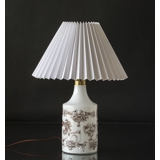 Pleated lamp shade of white chintz fabric, sidelength 27cm