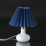 Pleated lamp shade of blue chintz fabric, sidelenght 15cm