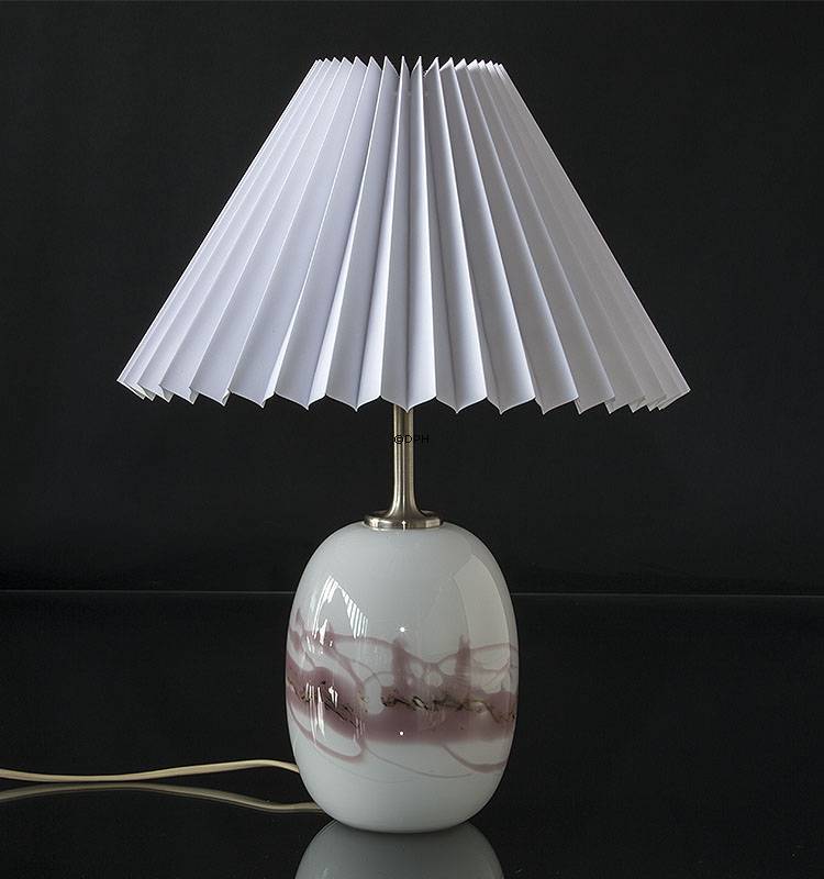 Plissé lampeskærm i hvid chintz stof, sidelængde 23cm