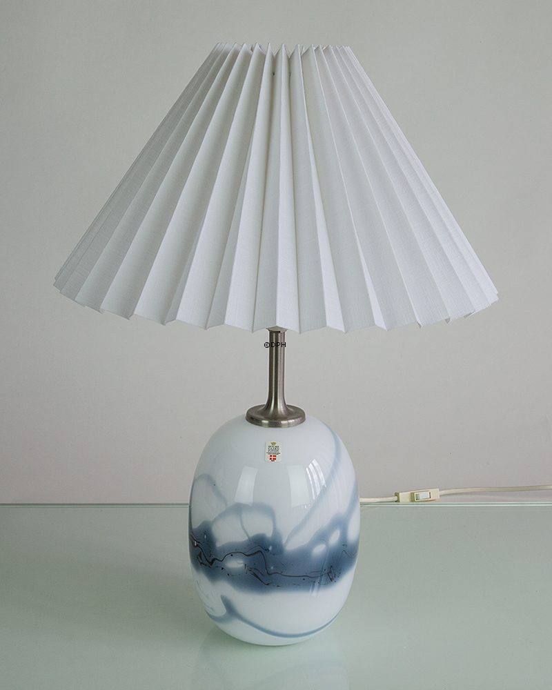 Plissé lampeskærm i hvid chintz stof, sidelængde 23cm