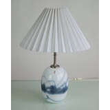 Plissé lampeskærm i hvid chintz stof, sidelængde 23cm