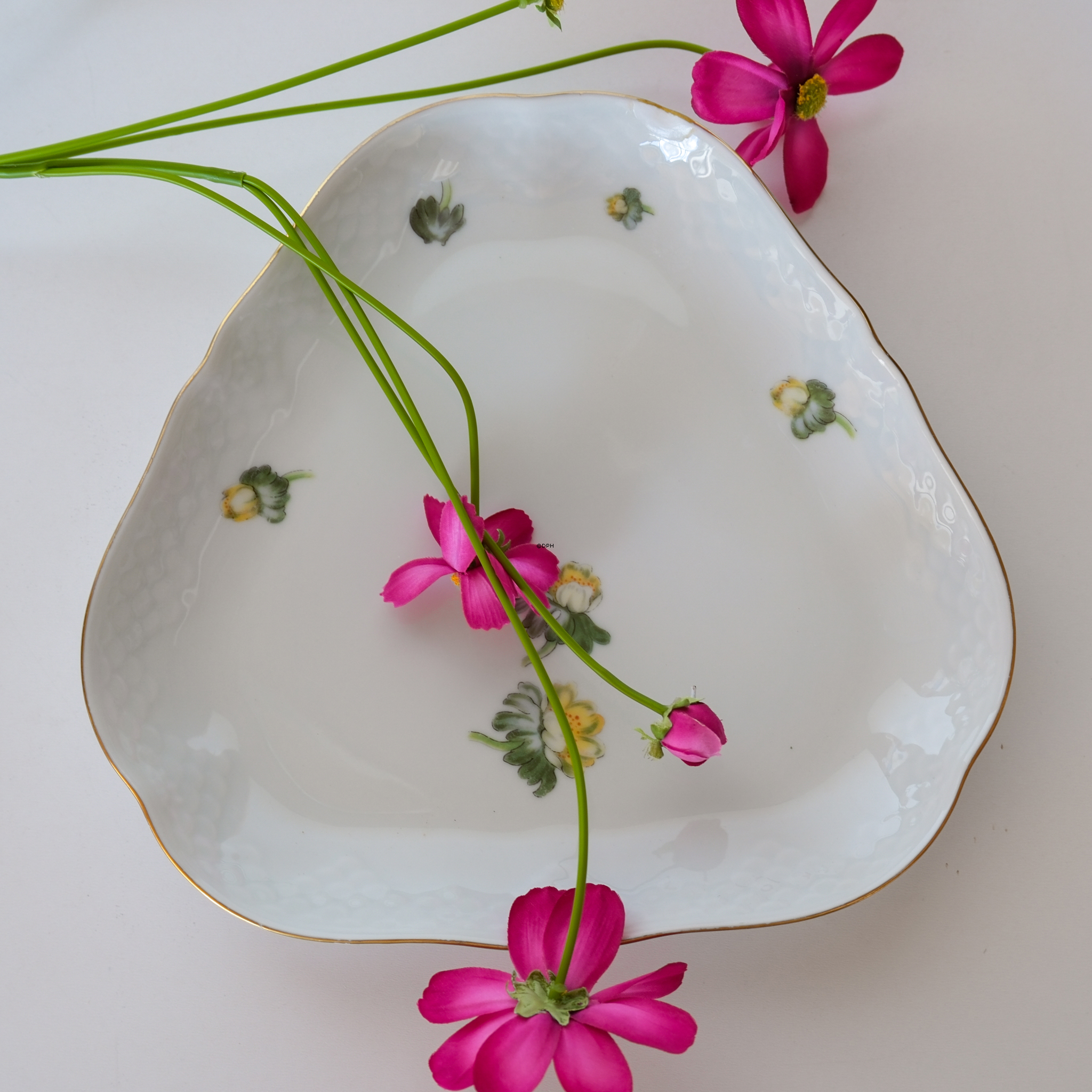 Bing & Grøndahl Erantis trekantet fad nr. 40 eller 354