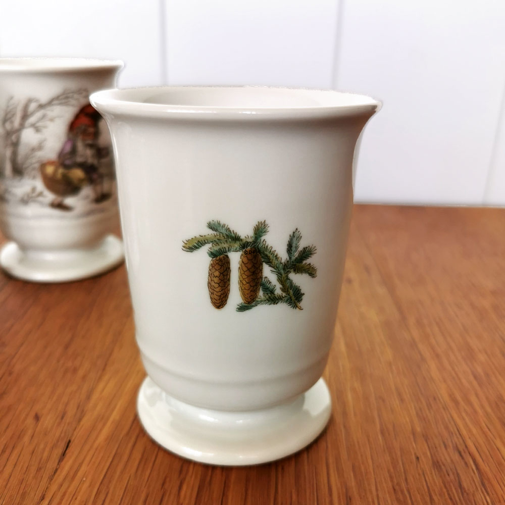 Krus med Wiberg nisse der rører grød, Royal Copenhagen nr. 4-5436