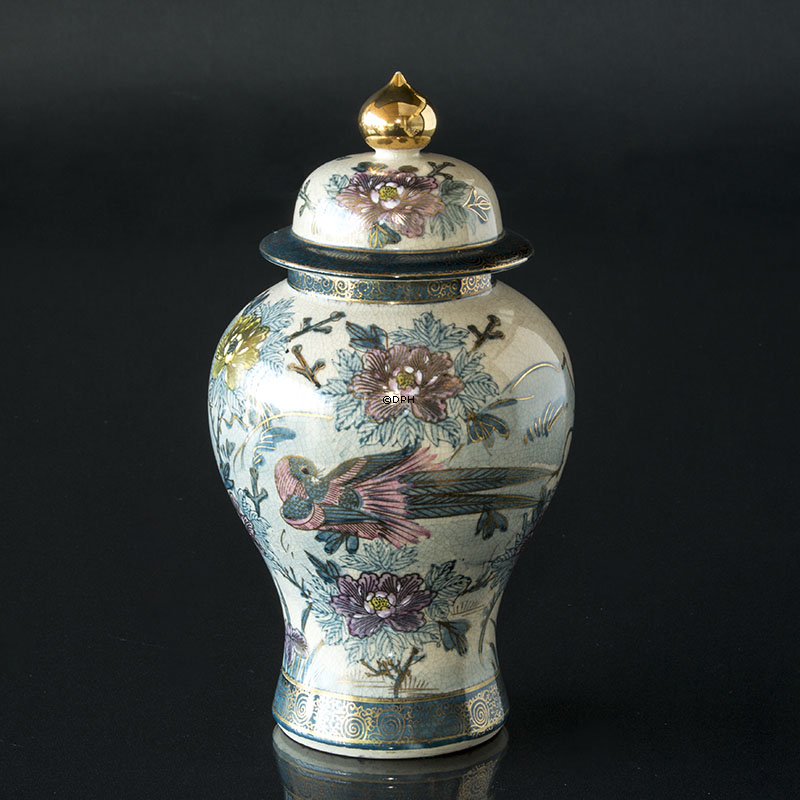 Japansk "KUTANI" Krukke med låg, blå dekoration med due