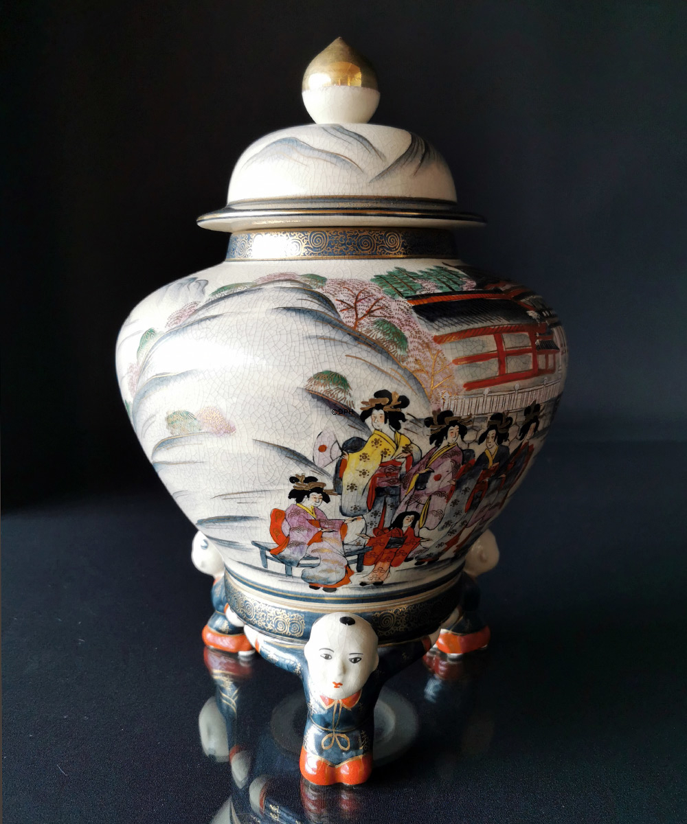 Kutani krukke med opsats