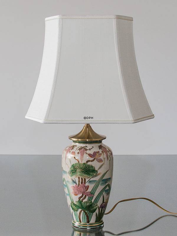 Kutani bordlampe med vand og blomst