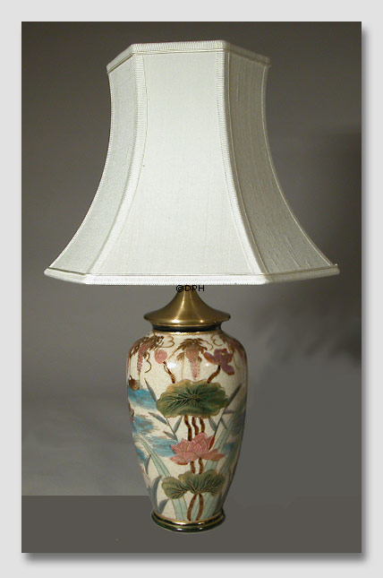 Kutani bordlampe med vand og blomst