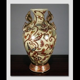 Kinesisk vase med sommerfugl