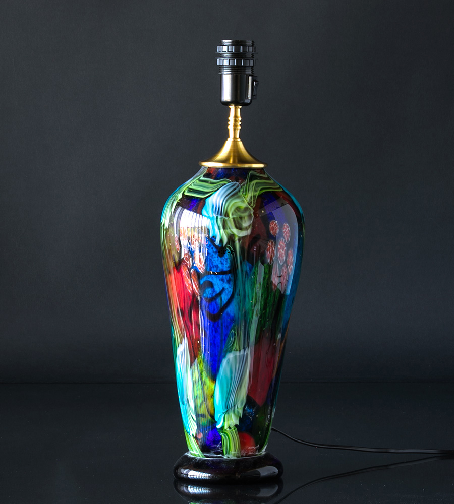 Stor Glaslampe på fod - blå med røde/grønne/røde nuancer, 45cm,